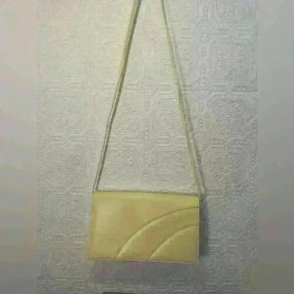 Vintage  Cabrelli Canada light yellow clutch/handbag - Picture 2 of 11